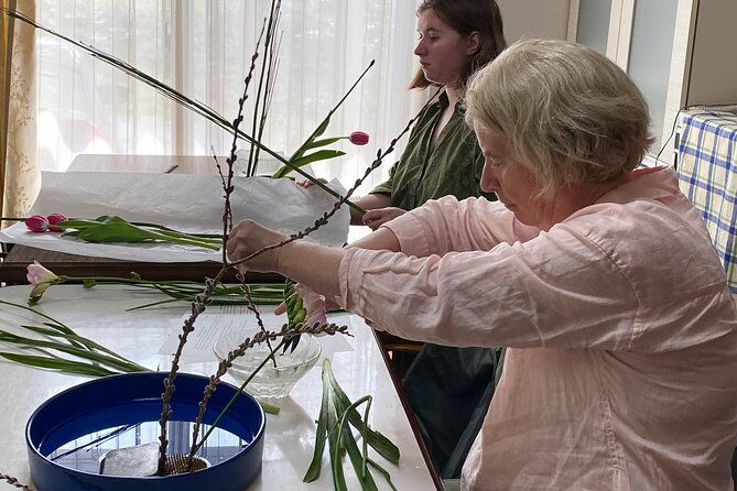 private-ikebana-experience-and-tea-at-a-cozy-place