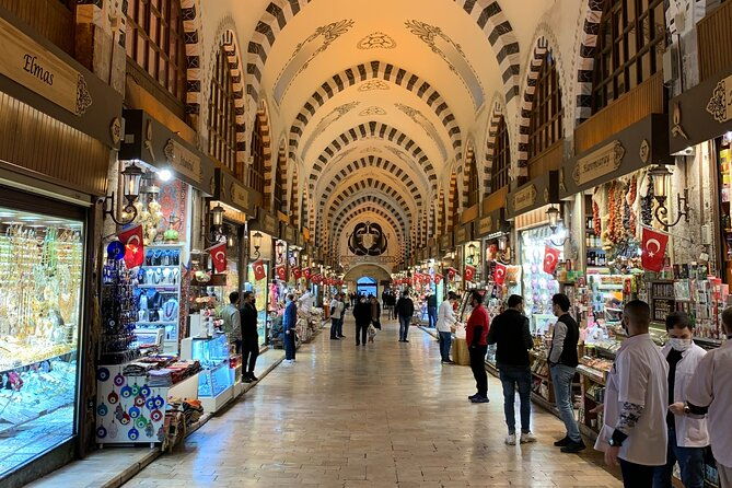 private-istanbul-shopping-tour-rugs-tiles-and-leather-shopping