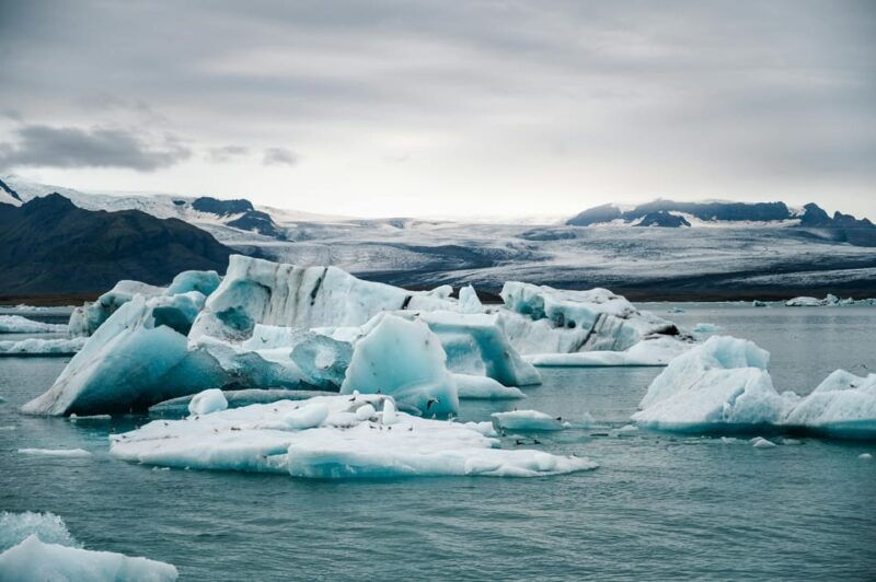 private-jokulsarlon-diamond-beach-black-sand-beach-tour