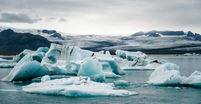 private-jokulsarlon-diamond-beach-black-sand-beach-tour