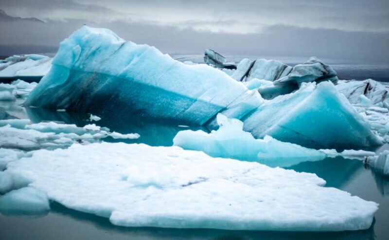 private-jokulsarlon-diamond-beach-black-sand-beach-tour