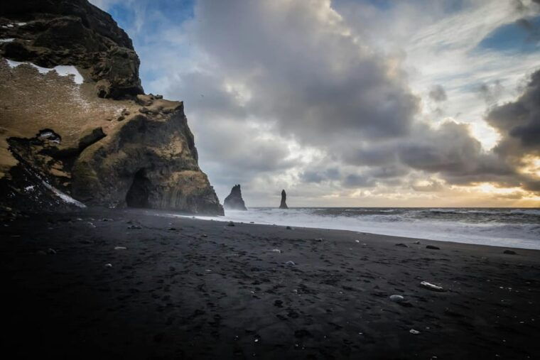 private-jokulsarlon-diamond-beach-black-sand-beach-tour