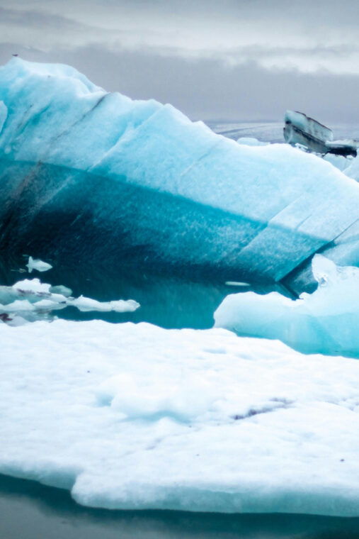 private-jokulsarlon-diamond-beach-black-sand-beach-tour