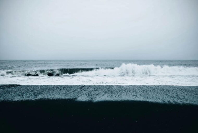 private-jokulsarlon-diamond-beach-black-sand-beach-tour