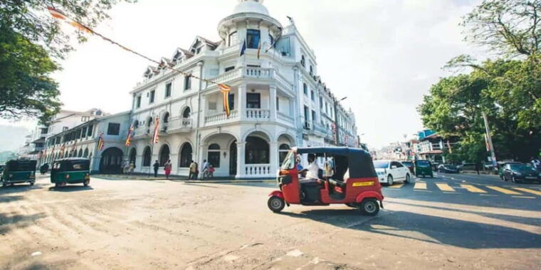 private-kandy-city-tuk-tuk-tour-and-cultural-dance-show