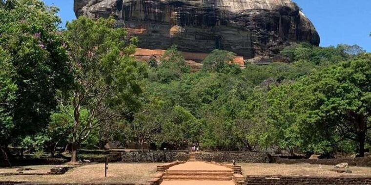 private-kandy-to-sigiriya-tuk-tuk-day-tour