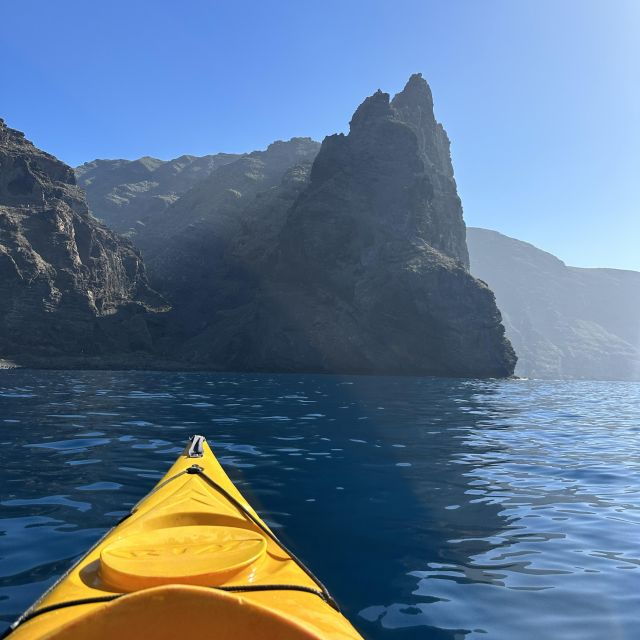 private-kayak-tour-at-the-feet-of-the-giant-cliffs
