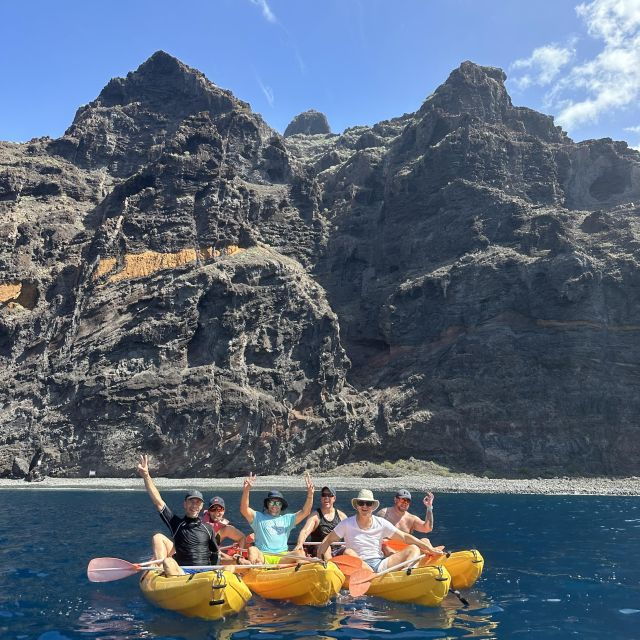 private-kayak-tour-at-the-feet-of-the-giant-cliffs
