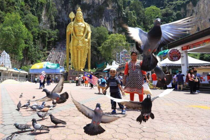 private-kl-city-tour-with-petronas-twin-towers-batu-caves