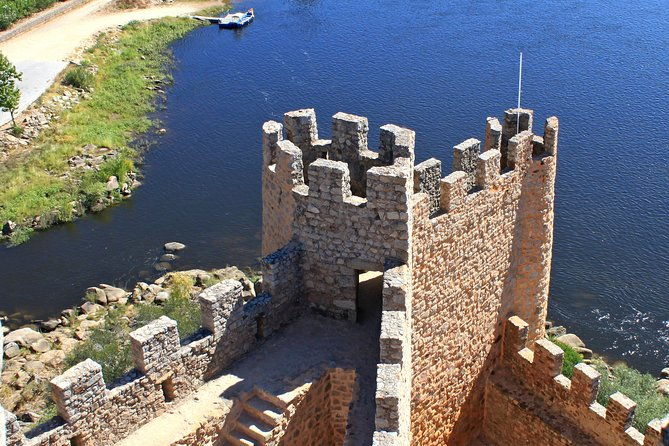 private-knights-templar-full-day-tour-to-tomar-almourol-castle-and-constancia