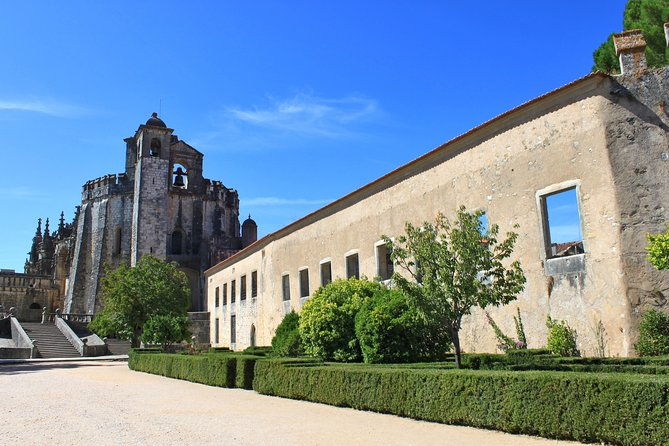 private-knights-templar-full-day-tour-to-tomar-almourol-castle-and-constancia