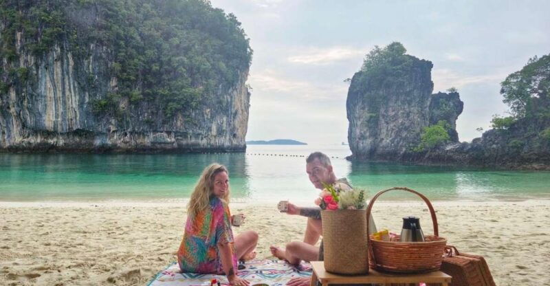 private-krabi-sunrise-to-hong-islands-by-luxury-vintage-boat