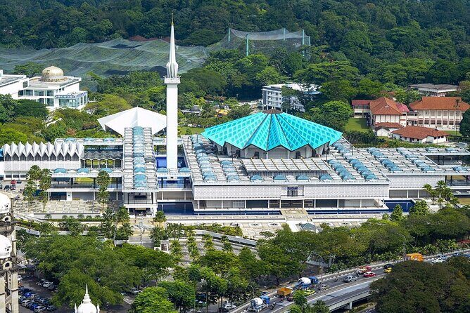 Private Kuala Lumpur Tour with Petronas Twin Tower and Batu Cave - The Sum Up