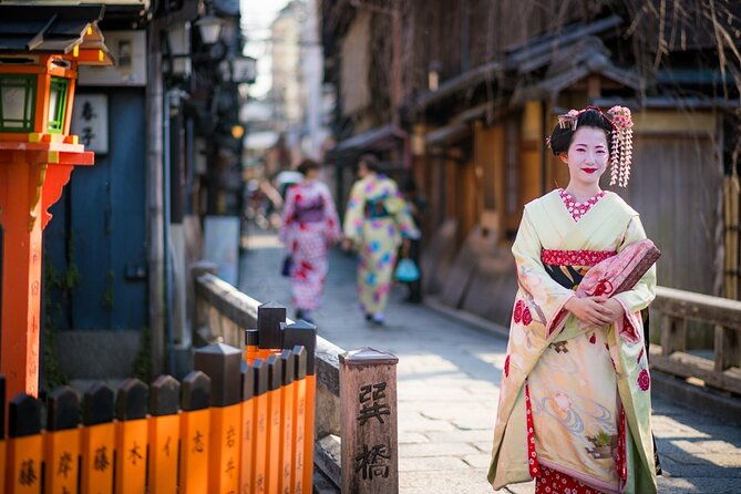 private-kyoto-customizable-day-tour-with-guide-luxury-vehicle
