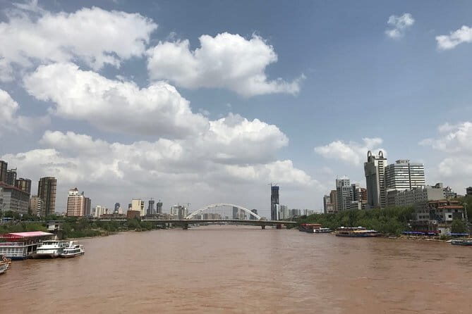 Private Lanzhou Day Tour: White Pagoda Hill, Zhongshan Bridge, Yellow River etc - Waterwheel Park & Mother Yellow River Statue