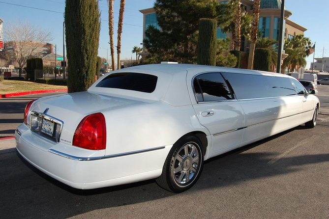 private-las-vegas-hotel-to-airport-luxury-limousine-transfer-2
