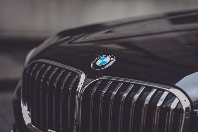 private-layover-experience-in-luxury-suv-5-6-hours