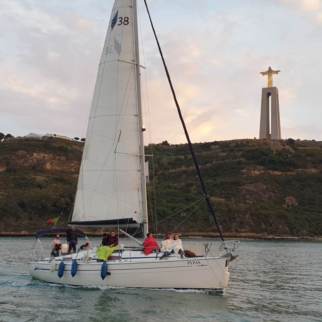 private-lisbon-sightseeing-sailing-boat-tour-with-locals