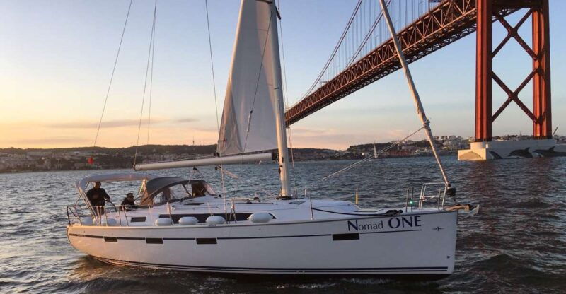 private-lisbon-sightseeing-sailing-boat-tour-with-locals