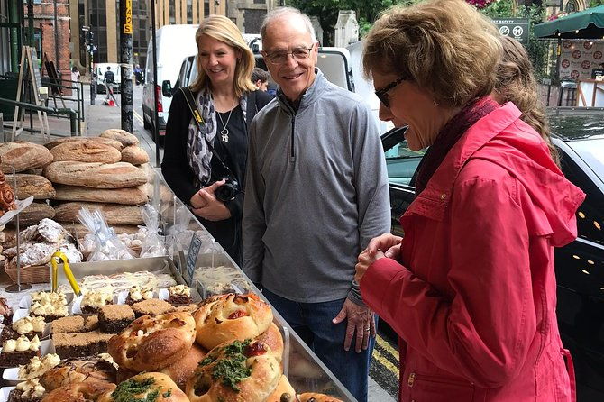 private-london-tours-by-experienced-guide-in-hybrid-london-taxi