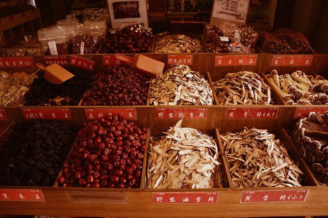 Private Longshan Temple and Dadaocheng Walking Tour - Taipei North Gate (ChengEn Gate): A Historical Signpost