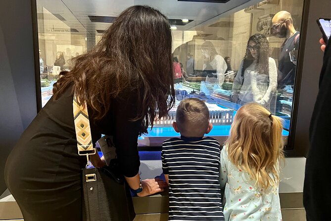 private-louvre-tour-in-paris-for-kids-and-families