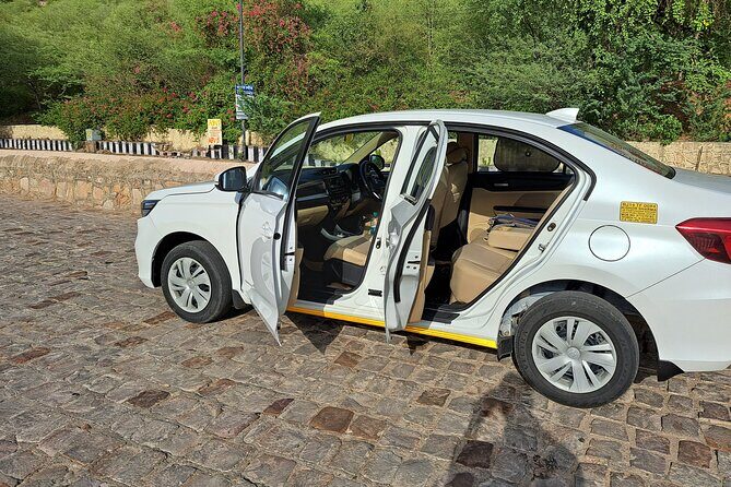 Private Lucknow Arrival Transfer - Airport to Lucknow Hotels drop - Deep Dive: What Makes This Transfer Stand Out?