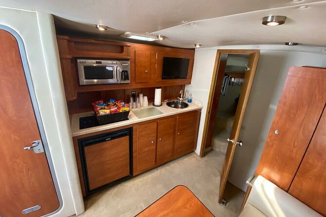 private-luxury-45-bay-cruiser-tour-in-san-diego-suitable-for-any-events