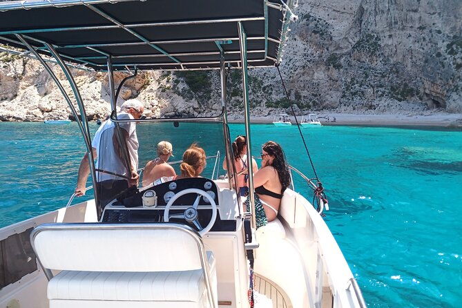 private-luxury-6-5m-140hp-speedboat-cruise-shipwreck-blue-caves