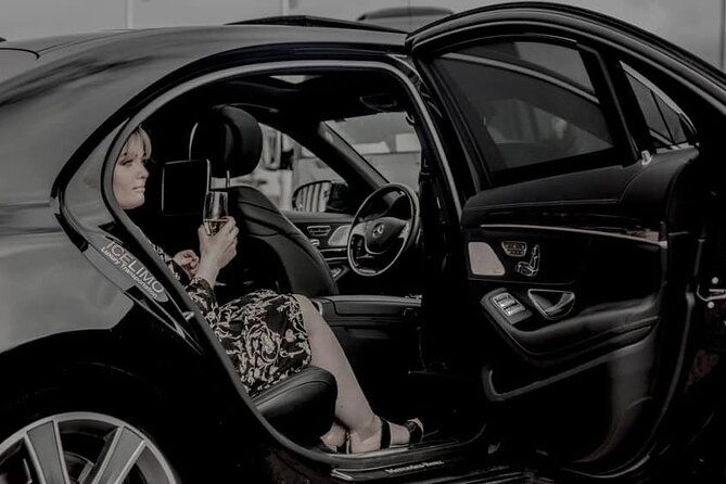 private-luxury-airport-transport-keflavik-2-3-pax-tesla-y-4x4