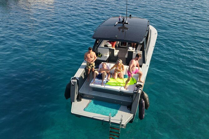 private-luxury-boat-from-hvar-brac-and-vis-destination