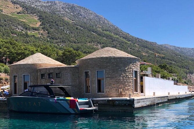private-luxury-boat-from-hvar-brac-and-vis-destination