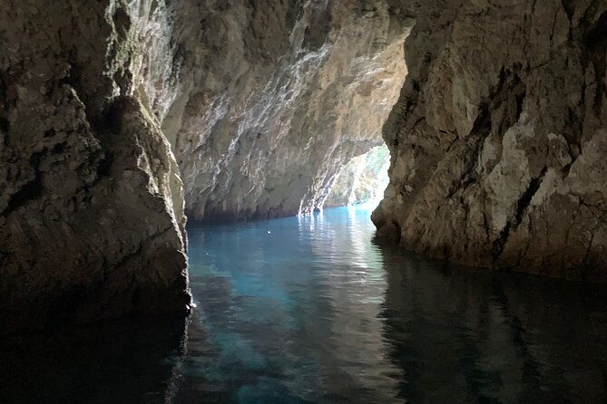 private-luxury-boat-from-hvar-brac-and-vis-destination