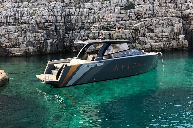 private-luxury-boat-from-hvar-brac-and-vis-destination