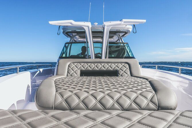 private-luxury-boat-tour-from-paros-to-sifnos