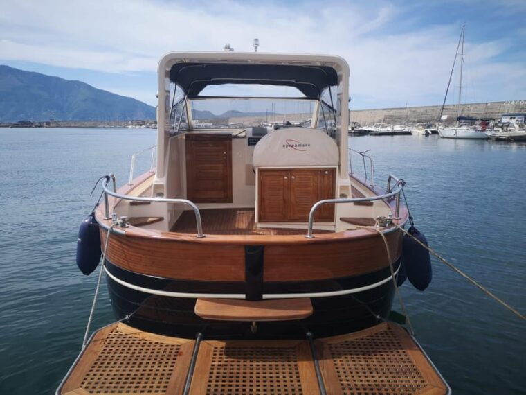 private-luxury-boat-tour-to-capri-and-positano-from-naples
