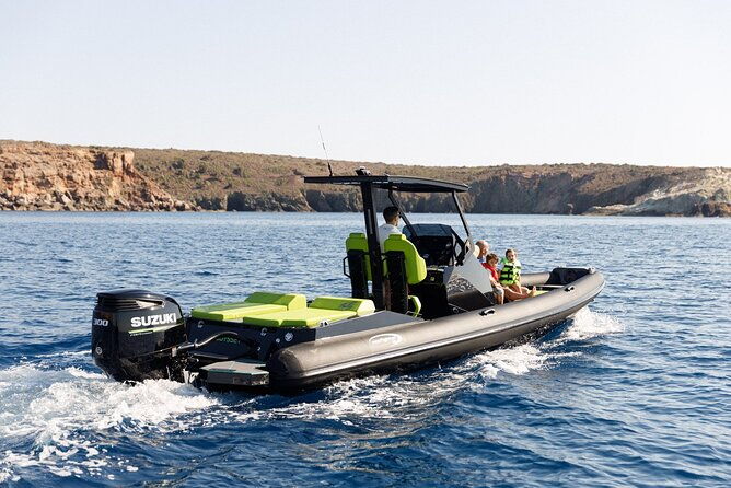 private-luxury-boat-tour-to-kimolos-poliegos