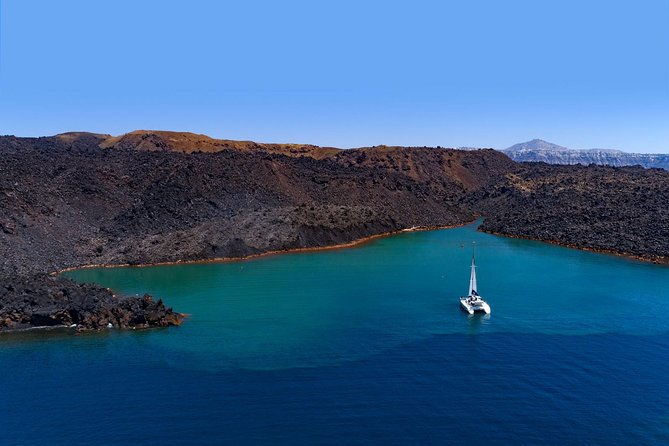 private-luxury-caldera-cruise-with-a-rich-bbq-meal-and-open-bar