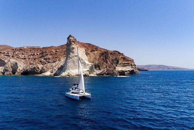 private-luxury-caldera-cruise-with-a-rich-bbq-meal-and-open-bar