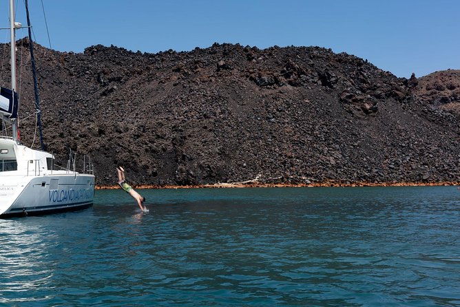 private-luxury-caldera-cruise-with-a-rich-bbq-meal-and-open-bar