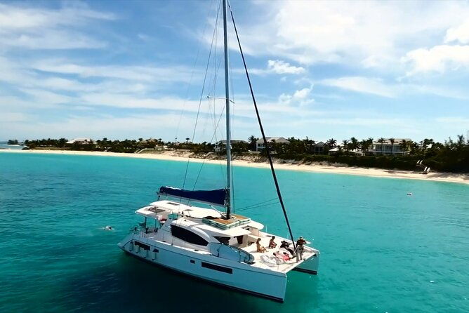 private-luxury-catamaran-charter-in-nassau