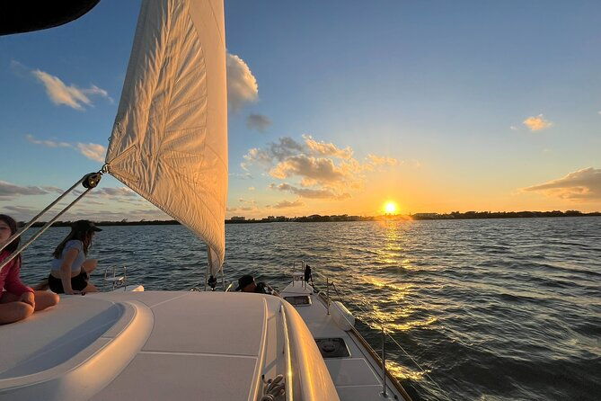private-luxury-catamaran-tour-to-stingray-city-and-snorkel