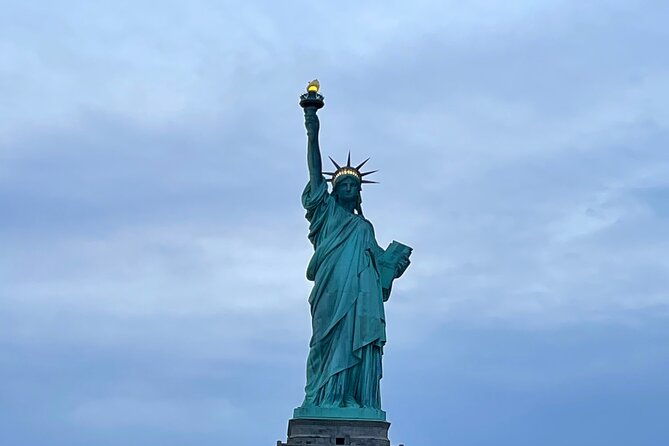 private-luxury-daytime-boat-tour-in-new-york-city-1-hour-2