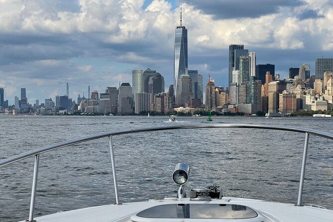 private-luxury-daytime-boat-tour-in-new-york-city-1-hour-2