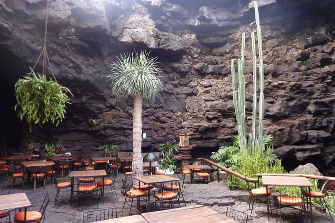 private-luxury-full-day-timanfaya-tour-jameos-del-agua-and-cueva-de-los-verdes
