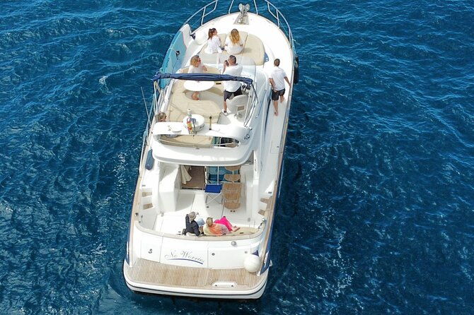 private-luxury-motor-boat-2-3-and-4-hour-charters