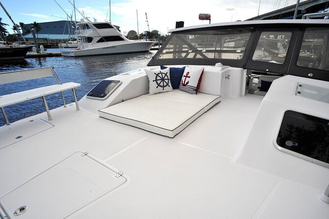 private-luxury-power-catamaran-enjoy-usvi-aboard-mv-hydra