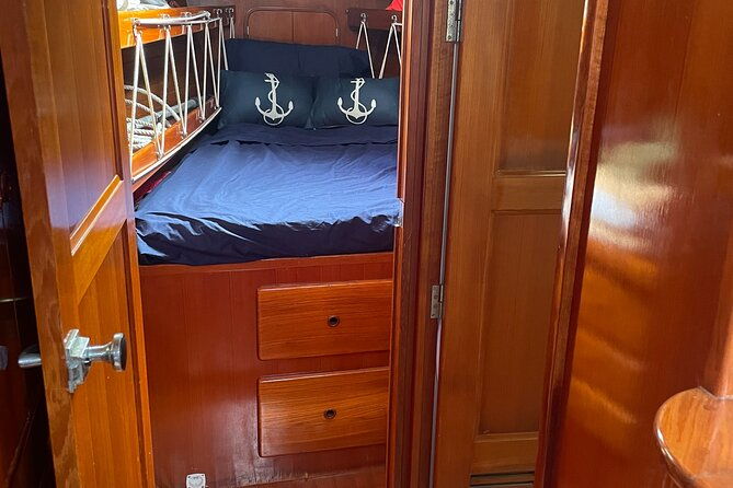 private-luxury-sailboat-charters-of-honolulu