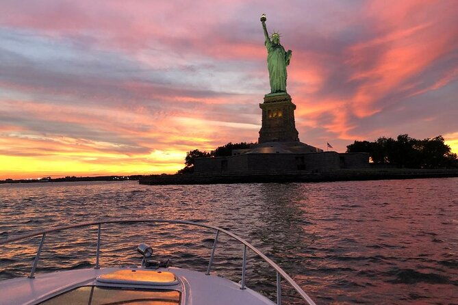 private-luxury-sunset-boat-tour-in-new-york-city-1-hour