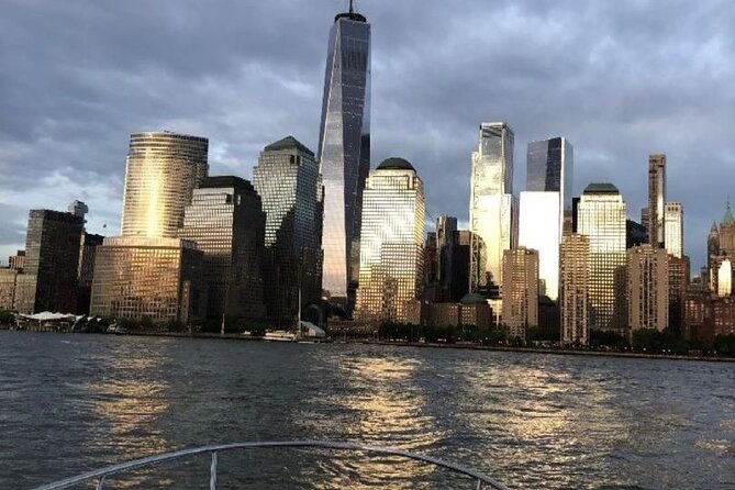 private-luxury-sunset-boat-tour-in-new-york-city-1-hour